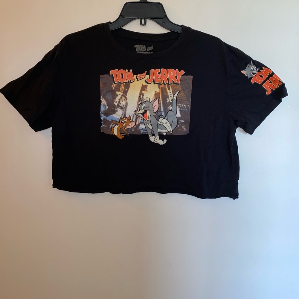 Tom & Jerry Juniors Black Graphic Cropped Cut Off T-shirt (Size: Large)